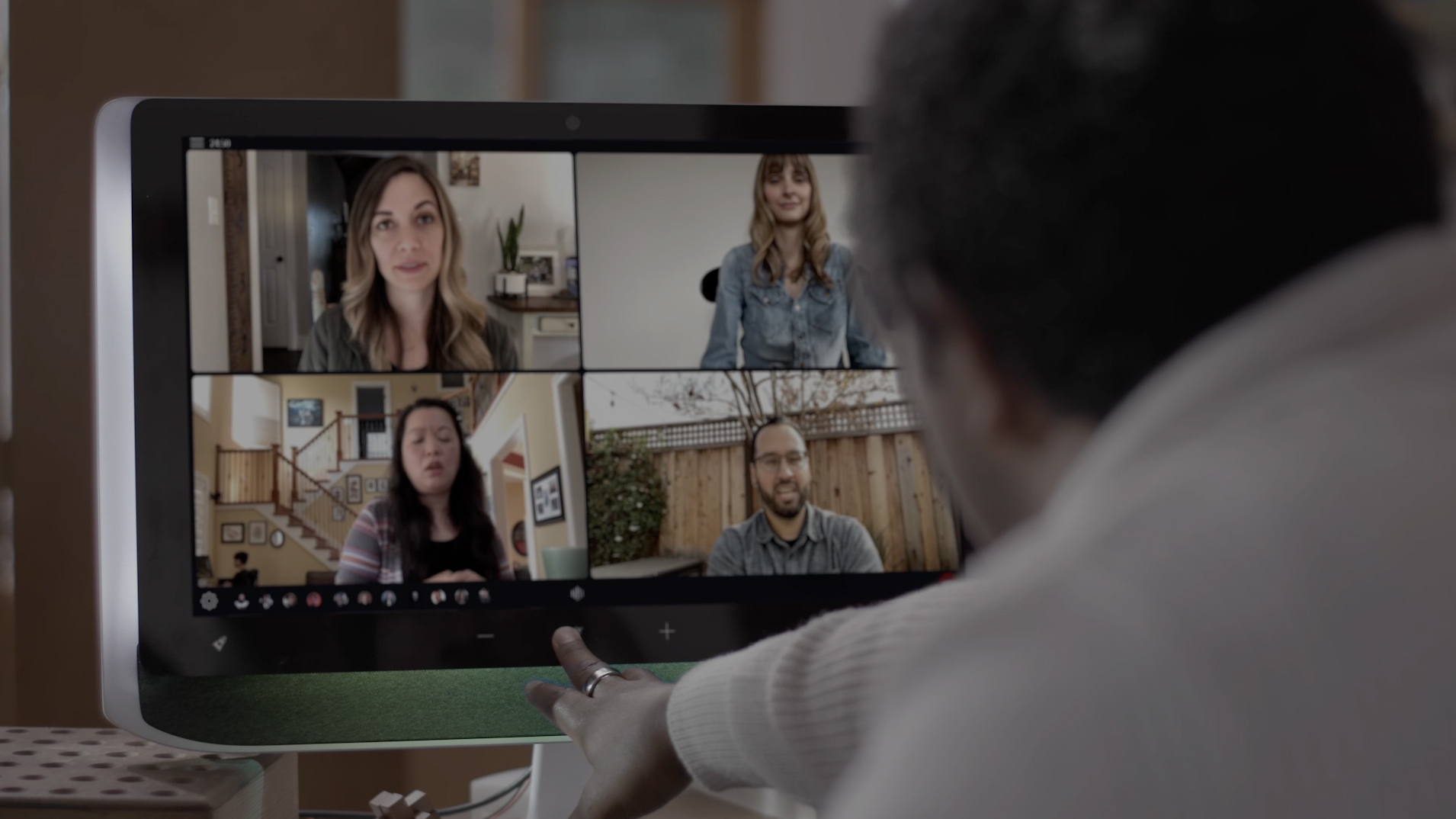 Virtual meeting on Poly's Studio P21 display